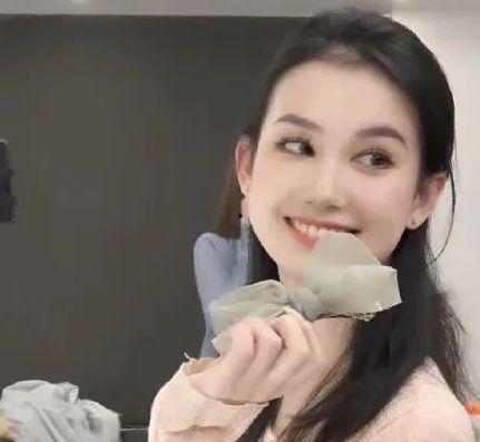 网红吃瓜头像女的是谁啊,她是谁? 第2张 网红吃瓜头像女的是谁啊,她是谁? 第2张